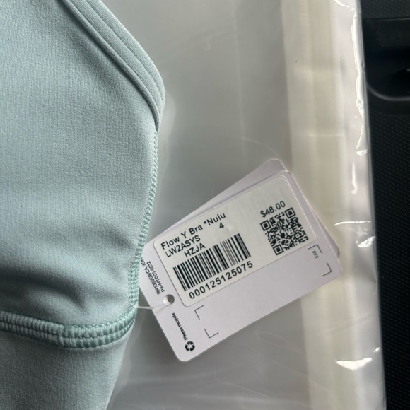 NWT Lululemon Flow Y Bra Nulu Sold out color, size 4 - Picture 8 of 8